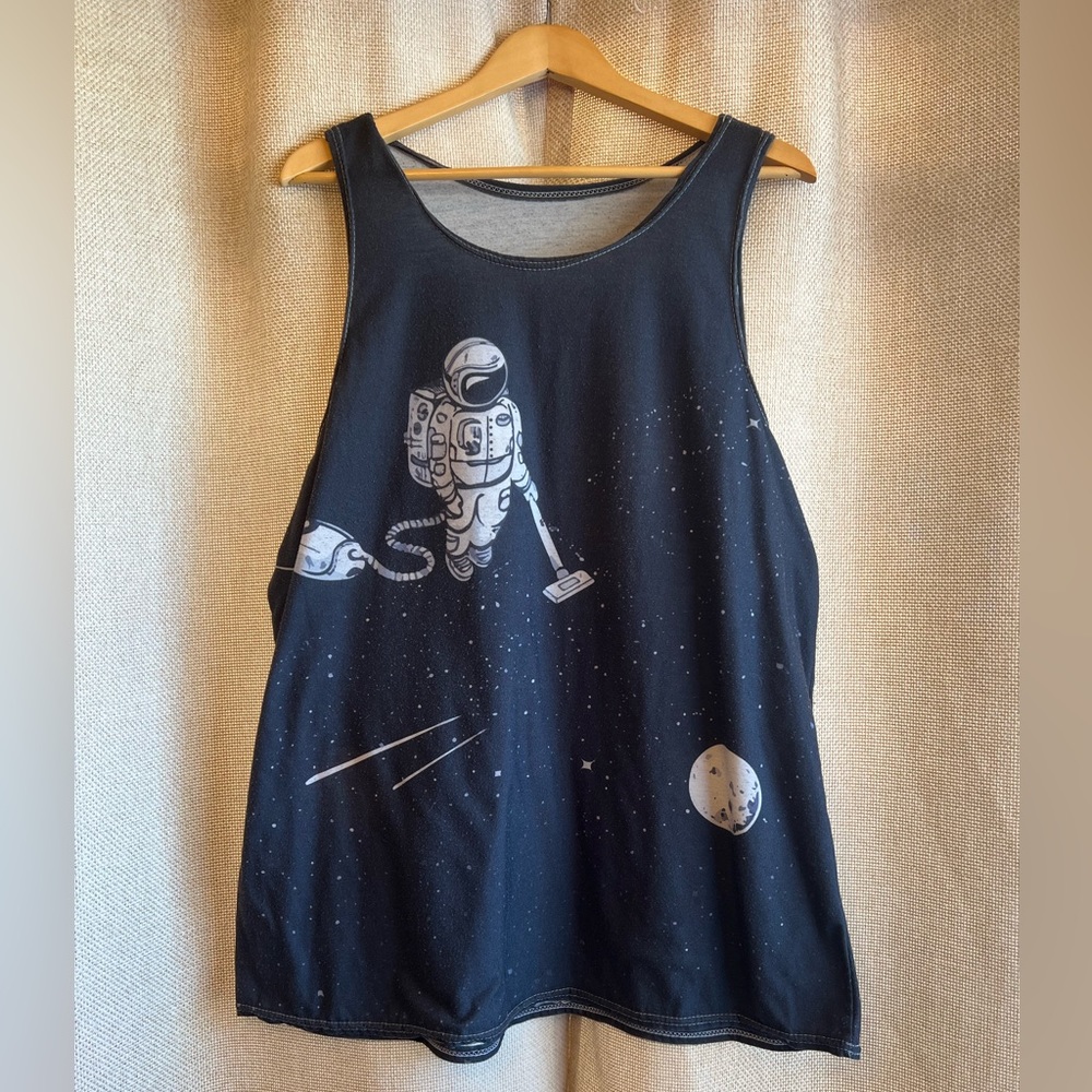 Vacuuming Astronaut tank top, XL